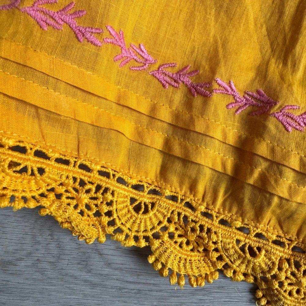 Maeve Anthropologie Gold Pink Embroidered Top Flutter sleeve size S Small - Picture 3 of 10